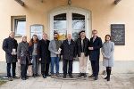 LH Christopher Drexler, LR Doris Kampus (r.) und Co. beim Besuch der Gedenkstätte in Graz-St. Peter.
