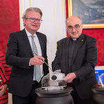 Landeshauptmann Christopher Drexler und Diözesanbischof Wilhelm Krautwaschl beim traditionellen Benefizsuppenessen in der Grazer Burg. Landeshauptmann Christopher Drexler und Diözesanbischof Wilhelm Krautwaschl beim traditionellen Benefizsuppenessen in der Grazer Burg.