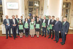 Gruppenbild mit allen Preisträgerinnen und Preisträgern der diesjährigen Verleihung. © Fischer/ Land Steiermark Gruppenbild mit allen Preisträgerinnen und Preisträgern der diesjährigen Verleihung.