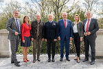 Die steirische Landesregierung erhöht die Seniorenförderung um 50 Prozent: LH Christopher Drexler, LH-Stv. Anton Lang, Soziallandesrätin Doris Kampus und Landesrätin Juliane Bogner-Strauß mit den Vertretern der steirischen Seniorenverbände: Erich Hafner (Seniorenbeiratsvorsitzender), Georg Hammerl und Klaus Stanzer. © Land Steiermark/Robert Binder; Verwendung bei Quellenangabe honorarfrei Die steirische Landesregierung erhöht die Seniorenförderung um 50 Prozent: LH Christopher Drexler, LH-Stv. Anton Lang, Soziallandesrätin Doris Kampus und Landesrätin Juliane Bogner-Strauß mit den Vertretern der steirischen Seniorenverbände: Erich Hafner (Seniorenbeiratsvorsitzender), Georg Hammerl und Klaus Stanzer.