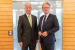 BH Manfred Walch (l.) und LH Christopher Drexler (r.).