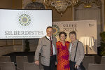 Verleihung der Silberdistel 2023: LR Ursula Lackner (M.) mit dem Stifter-Ehepaar Wilhelm und Marianne Graf.