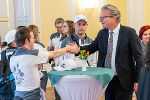 LH Christopher Drexler wünscht den steirischen Special Olympics-Teilnehmern alles Gute für die Wettkämpfe in Berlin.