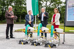 Landesfeuerwehrkommandant Reinhard Leichtfried, Europalandesrat Werner Amon, Botschafter Vasyl Khymynets, Soziallandesrätin Doris Kampus (v.l.) bei der Pumpenübergabe in Lebring. © Land Steiermark/Binder; bei Quellenangabe honorarfrei