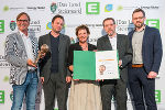 Gewinner Rubrik Anwendungen von links: Bürgermeister Erwin Eggenreich (Stadtgemeinde Weiz), Tobias Weiß (AEE INTEC), Rubrikpatin Landesrätin Ursula Lackner, Daniel Rüdisser (HTflux), Christian Hütter (Energieregion Weiz-Gleisdorf)
 
  © Johannes Gellner