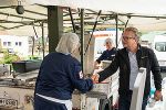 LH Drexler beim Besuch der Feldküche in Gosdorf