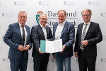 Landeshauptmann-Stellvertreter Anton Lang, Bürgermeister Bernd Osprian (Städtebund), Landtagsabgeordneter Erwin Dirnberger (Gemeindebund) und Landeshauptmann Christopher Drexler (v.l.)