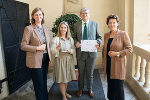 Die beiden für die Landesregionalentwicklung zuständigen Landesrätinnen Ursula Lackner und Barbara Eibinger-Miedl gratulierten Projektleiter Rudolf Aschauer und Bereichsleiterin Manuela Weissenbeck zur Auszeichnung. © Land Steiermark/Christoph Purgstaller; Verwendung bei Quellenangabe honorarfrei