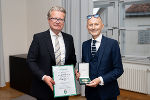 Landeshauptmann Christopher Drexler zeichnete Michael Pachleitner mit dem Großen Ehrenzeichen des Landes Steiermark aus.