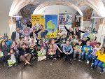 Das neue Buch wurde gleich einem Praxistest unterzogen. Urteil der Weizer Volksschülerinnen und Volksschüler: Super!Rückfragehinweis: © Land Steiermark/Christoph Purgstaller; Verwendung bei Quellenangabe honorarfrei Das neue Buch wurde gleich einem Praxistest unterzogen. Urteil der Weizer Volksschülerinnen und Volksschüler: Super!Rückfragehinweis: