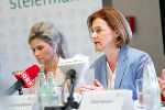 Landesrätin Simone Schmiedtbauer bei der Pressekonferenz im Medienzentrum Steiermark.