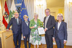 Edwin Benko, Katharina Purtscher-Penz, Waltraud Halsegger, Landeshauptmann Christopher Drexler und die Zweite Landtagspräsidentin Gabriele Kolar (v.l.). © Land Steiermark/Foto Fischer; bei Quellenangabe honorarfrei Edwin Benko, Katharina Purtscher-Penz, Waltraud Halsegger, Landeshauptmann Christopher Drexler und die Zweite Landtagspräsidentin Gabriele Kolar (v.l.).