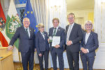 Edwin Benko, Katharina Purtscher-Penz, Hubert Maier, Landeshauptmann Christopher Drexler und die Zweite Landtagspräsidentin Gabriele Kolar (v.l.). © Land Steiermark/Foto Fischer; bei Quellenangabe honorarfrei Edwin Benko, Katharina Purtscher-Penz, Hubert Maier, Landeshauptmann Christopher Drexler und die Zweite Landtagspräsidentin Gabriele Kolar (v.l.).