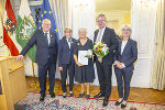 Edwin Benko, Katharina Purtscher-Penz, Gertrud Zwicker, Landeshauptmann Christopher Drexler und die Zweite Landtagspräsidentin Gabriele Kolar (v.l.). © Land Steiermark/Foto Fischer; bei Quellenangabe honorarfrei Edwin Benko, Katharina Purtscher-Penz, Gertrud Zwicker, Landeshauptmann Christopher Drexler und die Zweite Landtagspräsidentin Gabriele Kolar (v.l.).