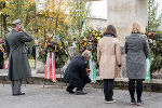 Landeshauptmann Christopher Drexler bei der Kranzniederlegung auf dem Zentralfriedhof in Graz. © Land Steiermark/ Binder