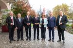 Die Teilnehmerin und die Teilnehmer der Landeshauptleutekonferenz in Villach: LH Christopher Drexler, Bgm. Michael Ludwig, LH Anton Mattle, LH Peter Kaiser, LH Johanna Mikl-Leitner, LH Thomas Stelzer und LH Hans Peter Doskozil (v.l.) © LPD Kärnten/Gernot Gleiss; Verwendung bei Quellenangabe honorarfrei