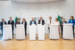 Die Steiermärkische Landesregierung bei der Pressekonferenz nach der Regierungsklausur in Stainz. © Land Steiermark Die Steiermärkische Landesregierung bei der Pressekonferenz nach der Regierungsklausur in Stainz.