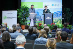 Klimaschutzlandesrätin Ursula Lackner lädt steirische Gemeinde ein, die umfassenden Förderungen für Klimaschutzprojekte auf kommunaler Ebene zu nutzen. © Land Steiermark/Freisinger; Verwendung bei Quellenangabe honorarfrei Klimaschutzlandesrätin Ursula Lackner lädt steirische Gemeinde ein, die umfassenden Förderungen für Klimaschutzprojekte auf kommunaler Ebene zu nutzen.