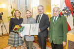 Claudia Rossbacher (2.v.l.) wurde mit dem Josef Krainer-Heimatpreis ausgezeichnet.