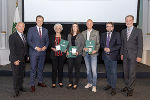 Christian Purrer (ASVÖ), LR Karlheinz Kornhäusl, Josefine Waldhauser, Katrin Ofner, Michael Scheikl, Klubobmann Hannes Schwarz, 3. Landtagspräsident Gerald Deutschmann (v.l.) © Land Steiermark/ Binder Christian Purrer (ASVÖ), LR Karlheinz Kornhäusl, Josefine Waldhauser, Katrin Ofner, Michael Scheikl, Klubobmann Hannes Schwarz, 3. Landtagspräsident Gerald Deutschmann (v.l.)