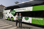 LR Barbara Eibinger-Miedl und LH-Stv. Anton Lang freuen sich über die Werbung für die Steiermark © Foto: Land Steiermark/Resch; bei Quellenangabe honorarfrei LR Barbara Eibinger-Miedl und LH-Stv. Anton Lang freuen sich über die Werbung für die Steiermark