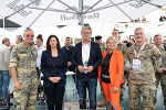 Zur Airpower24 konnte LH Christopher Drexler (M.) auch US-Botschafterin Victoria Reggie Kennedy (2.v.l.) in der Steiermark begrüßen. © Land Steiermark; bei Quellenangabe honorarfrei Zur Airpower24 konnte LH Christopher Drexler (M.) auch US-Botschafterin Victoria Reggie Kennedy (2.v.l.) in der Steiermark begrüßen.