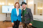 Steirische Wahrzeichen 2024: Landesrätin Simone Schmiedtbauer mit Moderator Willi Gabalier im Weißen Saal der Grazer Burg © Land Steiermark/Robert Binder; Verwendung bei Quellenangabe honorarfrei Steirische Wahrzeichen 2024: Landesrätin Simone Schmiedtbauer mit Moderator Willi Gabalier im Weißen Saal der Grazer Burg
