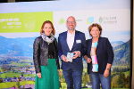 Die beiden Landesrätinnen Simone Schmiedtbauer und Ursula Lackner eröffneten gemeinsam mit dem Leibnitzer Bürgermeister Michael Schumacher die Gemeindekonferenz. © Energie Agentur Steiermark/Foto Meieregger; bei Quellenangabe honorarfrei