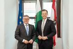 Landesrat Ludwig Schleritzko (l.) und Landesrat Karlheinz Kornhäusl (r.) wollen den niedergelassenen Bereich stärken, um Spitäler zu entlasten. © Land Steiermark/Fabian Hasler, bei Quellenangabe honorarfrei Landesrat Ludwig Schleritzko (l.) und Landesrat Karlheinz Kornhäusl (r.) wollen den niedergelassenen Bereich stärken, um Spitäler zu entlasten.