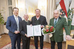 Josef Krainer-Heimatpreis: Michael Krainer, LR Karlheinz Kornhäusl und Gerald Schöpfer (v.l.) mit Franz Grossauer (2.v.r) © Land Steiermark/ Foto Fischer Josef Krainer-Heimatpreis: Michael Krainer, LR Karlheinz Kornhäusl und Gerald Schöpfer (v.l.) mit Franz Grossauer (2.v.r)