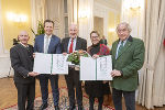 Josef Krainer-Heimatpreis: Michael Krainer, LR Karlheinz Kornhäusl, Helmut Eberhart, Anita Ziegerhofer und Gerald Schöpfer (v.l.) © Land Steiermark/ Foto Fischer Josef Krainer-Heimatpreis: Michael Krainer, LR Karlheinz Kornhäusl, Helmut Eberhart, Anita Ziegerhofer und Gerald Schöpfer (v.l.)