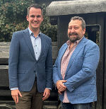 Landesrat Stefan Hermann mit dem Leiter des Heilpädagogischen Kindergartens Peter Steingruber bei einem Besuch im Rahmen des "Tags der Elementarbildung" © Foto: Büro LR Stefan Hermann; bei Quellenangabe honorarfrei Landesrat Stefan Hermann mit dem Leiter des Heilpädagogischen Kindergartens Peter Steingruber bei einem Besuch im Rahmen des "Tags der Elementarbildung"