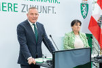 LH Kunasek und LH-Stv. Khom bei der Pressekonferenz. © Land Steiermark/Binder; bei Quellenangabe honorarfrei LH Kunasek und LH-Stv. Khom bei der Pressekonferenz.
