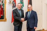 Landeshauptmann Mario Kunasek begrüßte den deutschen Botschafter Vito Cecere in der Grazer Burg. © Land Steiermark/Binder; bei Quellenangabe honorarfrei Landeshauptmann Mario Kunasek begrüßte den deutschen Botschafter Vito Cecere in der Grazer Burg.