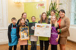 LH-Stv. Manuela Khom mit Schülerinnen und Schülern der Klasse 1B der Friedrich Aduatz Mittelschule Voitsberg sowie der Projektleitung. © Land Steiermark/Binder; bei Quellenangabe honorarfrei LH-Stv. Manuela Khom mit Schülerinnen und Schülern der Klasse 1B der Friedrich Aduatz Mittelschule Voitsberg sowie der Projektleitung.
