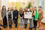 LH-Stv. Manuela Khom mit Schülerinnen und Schülern der Klassen 2A und 2B der Mittelschule Trieben sowie der Projektleitung. © Land Steiermark/Binder; bei Quellenangabe honorarfrei LH-Stv. Manuela Khom mit Schülerinnen und Schülern der Klassen 2A und 2B der Mittelschule Trieben sowie der Projektleitung.