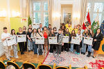 Landeshauptmann-Stellvertreterin Manuela Khom mit den Preisträgerinnen und Preisträgern der FairYoungStyria-Preise 2024/25 und den Ehrengästen in der Grazer Burg. © Land Steiermark/Binder; bei Quellenangabe honorarfrei Landeshauptmann-Stellvertreterin Manuela Khom mit den Preisträgerinnen und Preisträgern der FairYoungStyria-Preise 2024/25 und den Ehrengästen in der Grazer Burg.
