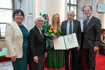 Anna Maria König (3.v.l.) wurde mit dem Josef Krainer-Förderungspreis ausgezeichnet. © Land Steiermark/Streibl; bei Quellenangabe honorarfrei Anna Maria König (3.v.l.) wurde mit dem Josef Krainer-Förderungspreis ausgezeichnet.