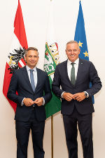 LH Mario Kunasek (re.) traf heute Nachmittag Wirtschaftsminister Wolfgang Hattmannsdorfer zum Austausch in der Grazer Burg