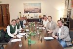 Vertreter der Steiermärkischen Landesregierung und Bürgermeister aus der Region Ausseerland bei der Besprechung